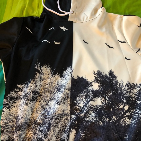 Black and white hoodie - Picture 4 of 4